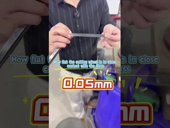 Guardate la ruota di taglio strettamente contro il vetro.